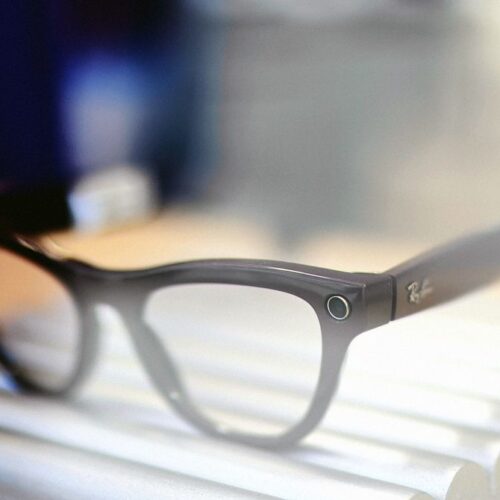 Kacamata cerdas Ray-Ban Meta dan isu privasi di ruang publik